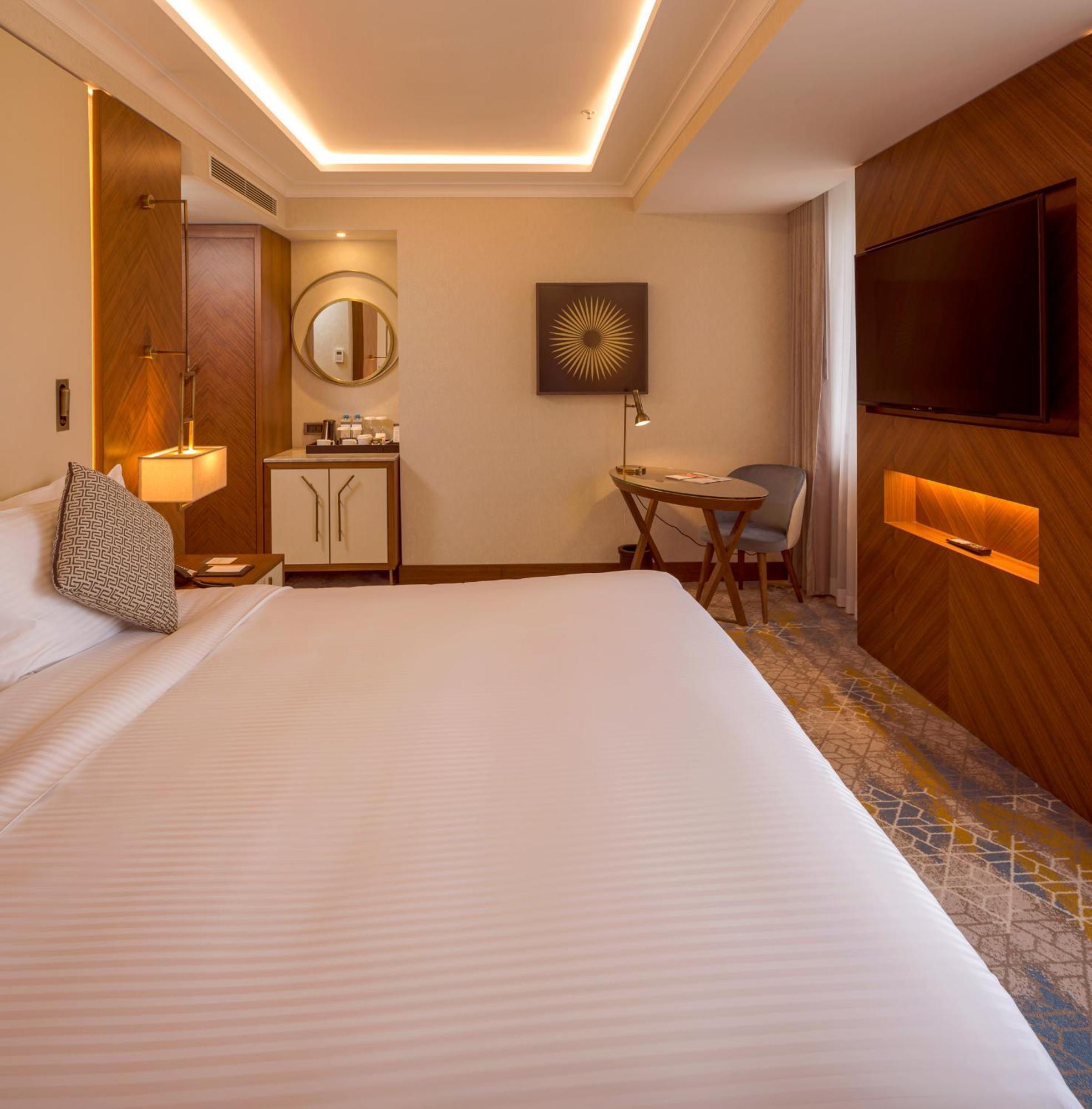 เชอราตัน บิชเคก Hotel ภายนอก รูปภาพ