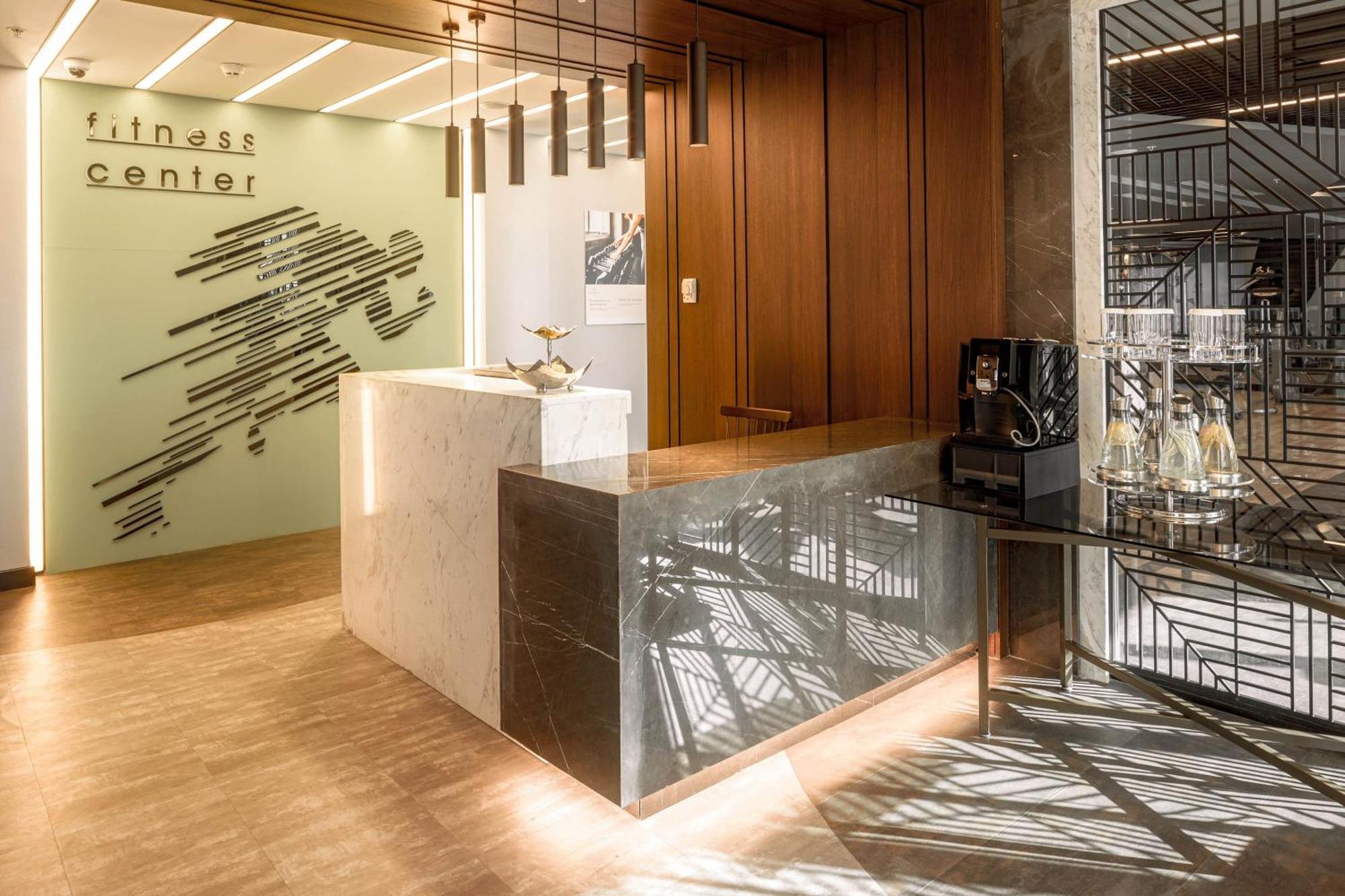 เชอราตัน บิชเคก Hotel ภายนอก รูปภาพ