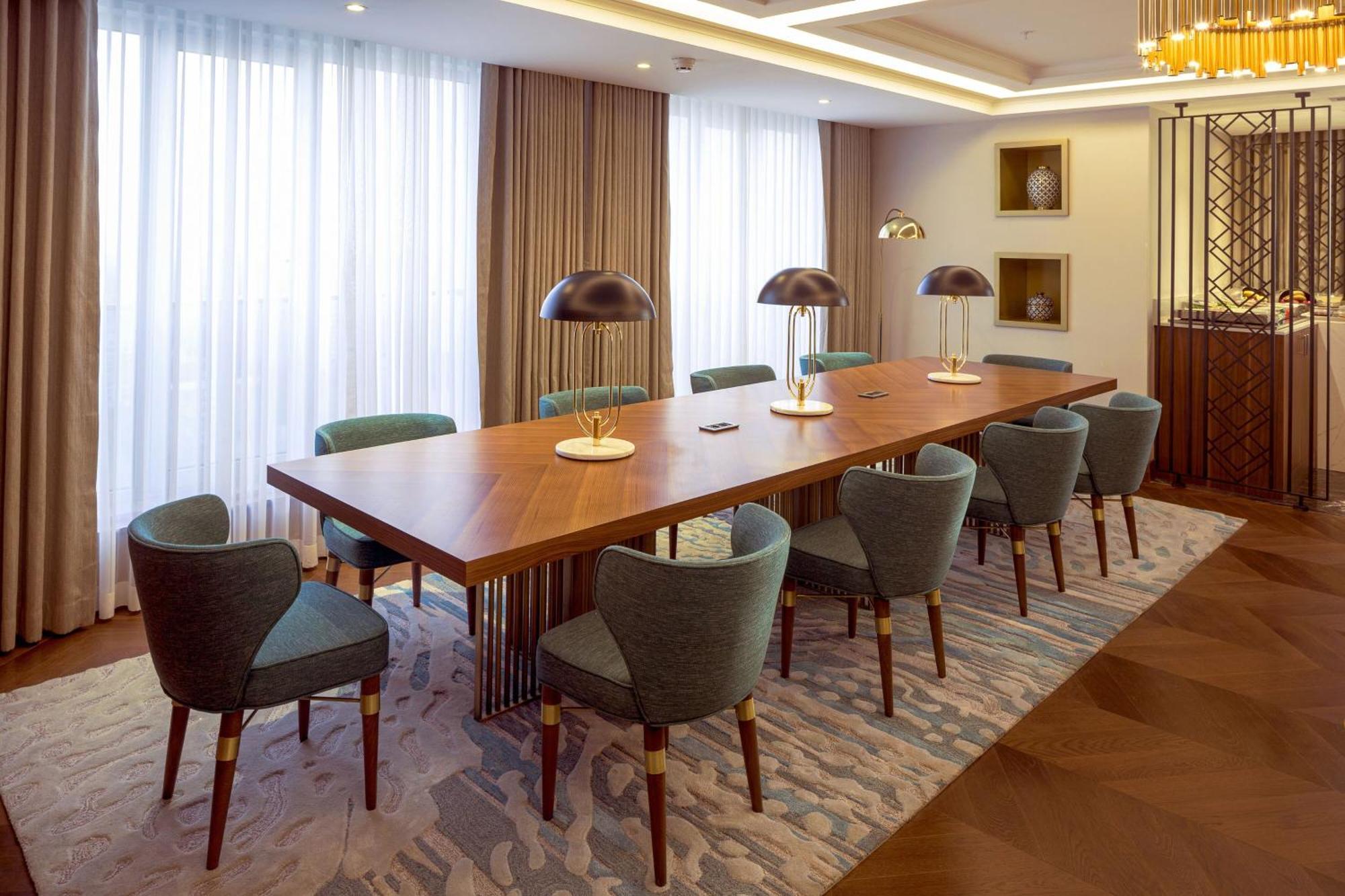 เชอราตัน บิชเคก Hotel ภายนอก รูปภาพ